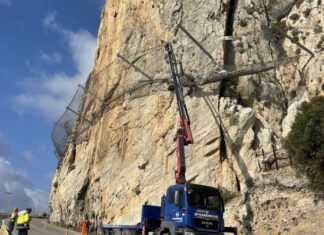 Απομακρύνθηκαν οι συσσωρευμένες πέτρες από τα δίχτυα στην Παλιοβούνα