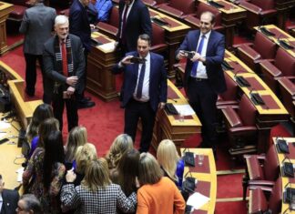 Φωτογράφος… της Υπουργού της… νέου τύπου οικογένειας ο Παπαθανάσης