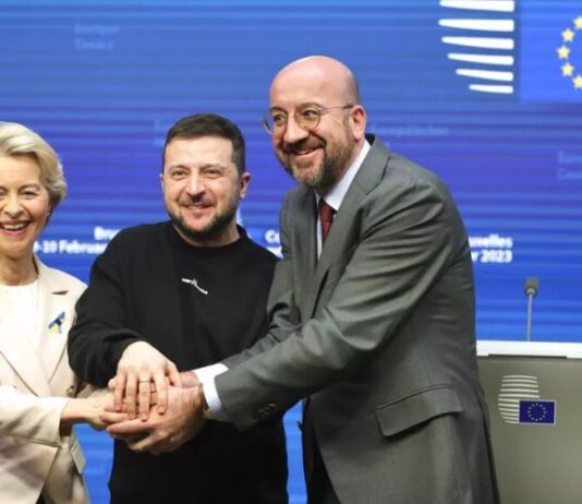 Ο (κατηγορούμενος για διαφθορά) Ζελένσκι απειλεί να γεμίσει την Ευρώπη μετανάστες