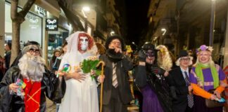 Αποκριάτικα πεζοδρομο-πατήματα με Μπούλες στους πεζόδρομους τoυ Αγρινίου