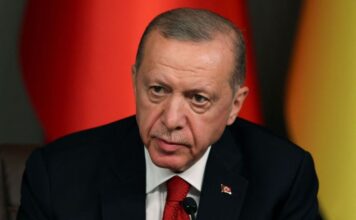 Φανταστείτε να μην ήταν… απομονωμένος και στριμωγμένος ο Ερντογάν