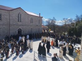 Σε κλίμα συγκίνησης η ταφή του μακαριστού Επισκόπου Ευκαρπίας κυρού Ιεροθέου στο Θέρμο