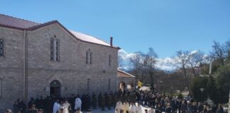 Σε κλίμα συγκίνησης η ταφή του μακαριστού Επισκόπου Ευκαρπίας κυρού Ιεροθέου στο Θέρμο