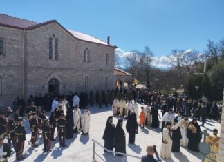 Σε κλίμα συγκίνησης η ταφή του μακαριστού Επισκόπου Ευκαρπίας κυρού Ιεροθέου στο Θέρμο