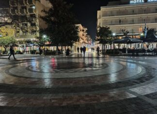 «Βρέχει» led παντού εκτός από την πλατεία…