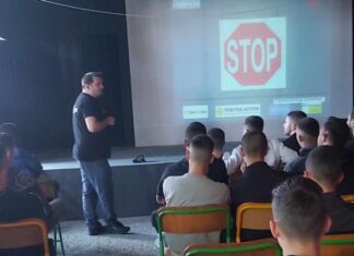Ενημέρωση στους μαθητές του ΕΠΑΛ Μακρυνείας για την πρόληψη των τροχαίων συμβάντων