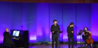 Συγκίνησε το κοινό του Μεσολογγίου η μουσική παράσταση «Όποιος πεθάνει σήμερα, χίλιες φορές πεθαίνει»