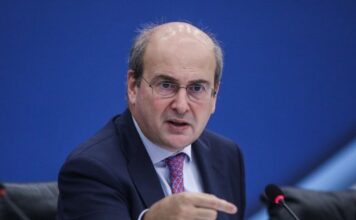 Δείχνουν Χατζηδάκη για το σκάνδαλο με τα ΕΛΤΑ