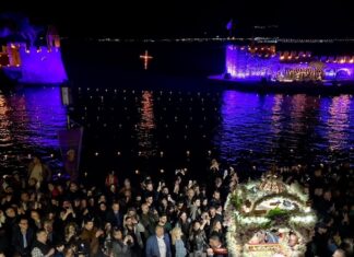 Μεγάλη Παρασκευή: Η κοινή πομπή των Επιταφίων στο Ενετικό Λιμάνι της Ναυπάκτου