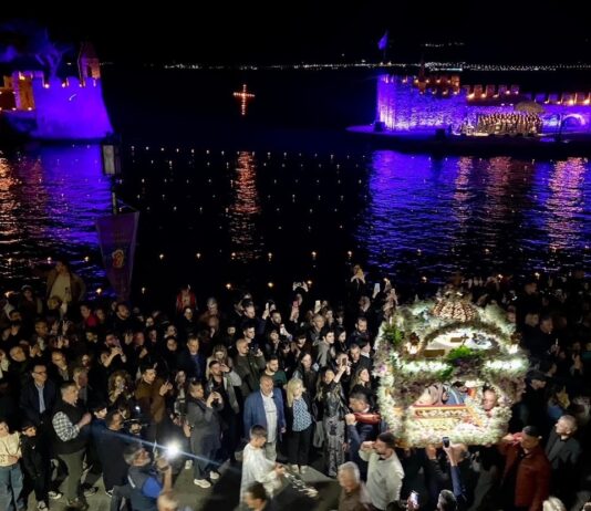 Μεγάλη Παρασκευή: Η κοινή πομπή των Επιταφίων στο Ενετικό Λιμάνι της Ναυπάκτου