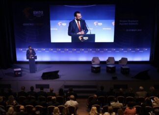 Φαρμάκης: Να ενταθεί η προσπάθεια για να «ισορροπήσει» ο δυτικός με τον ανατολικό άξονα