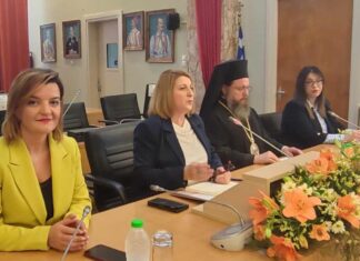 Ημίμετρα για το δημογραφικό που τα «σαρώνει» η ακρίβεια