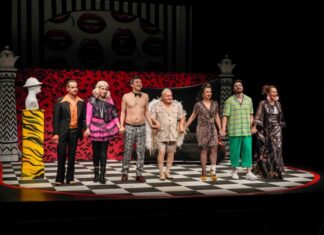 Θερμό χειροκρότημα στην πρεμιέρα της παράστασης «Απόψε τρώμε στης Ιοκάστης»