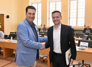 Ο δούκας του Αγρινίου και η ανορθογραφία που έγινε δήμαρχος με τους Κασιδιάρηδες