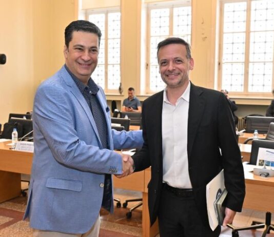 – Στη δική μου παράταξη ο Γιώργος θα είναι α΄ αντιπρόεδρος, όχι «βου» για να γελάνε μαζί του