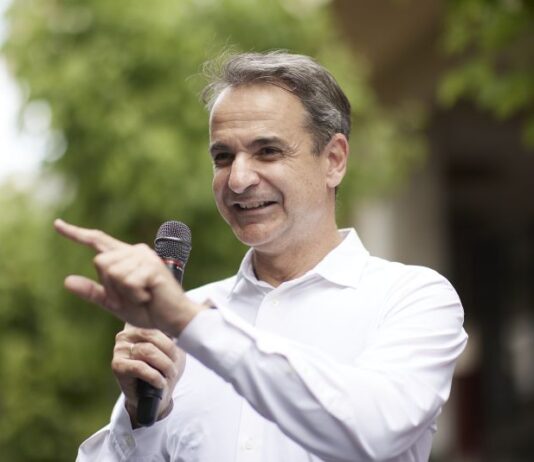 Λαοφιλής σε… επιλεγμένο ακροατήριο