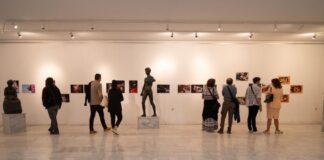 Photopolis Festival: Eγκαινιάστηκε η έκθεση φωτογραφίας «γονεϊκότητες»