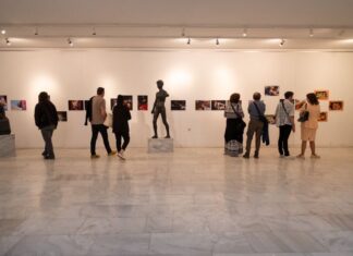 Photopolis Festival: Eγκαινιάστηκε η έκθεση φωτογραφίας «γονεϊκότητες»
