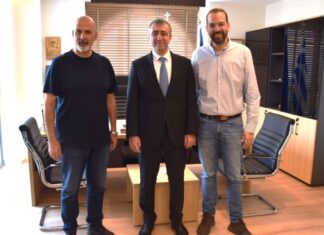 Eνδυματολογικό «σνομπάρισμα» στον Αζέρο πρέσβη! Ζήτω η Αρμενία!