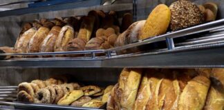 Αρτοποιοί Αγρινίου: Αγοράζουμε ψωμί για τέσσερις ημέρες το Μ. Σάββατο