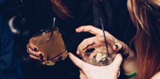 Παράβαση σε κατάστημα υγειονομικού ενδιαφέροντος στη Νάυπακτο για κατανάλωση αλκοόλ από ανήλικο