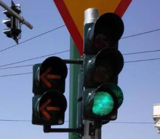 Τοποθετούνται φανάρια στη διασταύρωση Μακρή και Χαρ. Τρικούπη