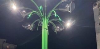 Σε λειτουργία το έξυπνο ηλιακό δένδρο – φορτιστής στο Αγρίνιο