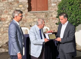 Δήμος Ναυπακτίας και Αδελφότητα Ναυπακτίων Αττικής τίμησαν τον Ντίνο Μακρυγιάννη