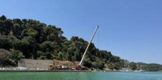 Ξεκόλλησε το καταφύγιο σκαφών στη Βόνιτσα