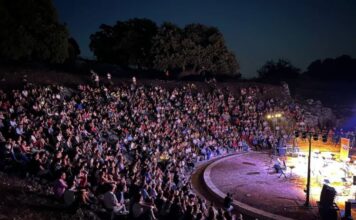 Μια βραδιά… σαν «Παραμύθι» στο αναστηλωμένο αρχαίο θέατρο Οινιαδών