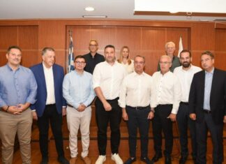 -Ρε παιδιά, τον Παπαναστασίου που τον έχετε; Τον κρύβετε; Αμολάτε τον!