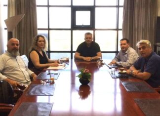 Συνάντηση Βασιλόπουλου στην Αποκεντρωμένη για τη βελτίωση λειτουργίας των υπηρεσιών