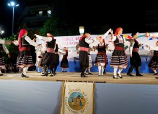 20 χρόνια οι παραδόσεις του κόσμου σμίγουν στο Αγρίνιο