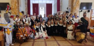 H επίσημη υποδοχή των ξένων χορευτικών στο Αγρίνιο