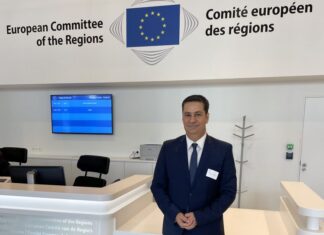 – Υπάρχει και η ευρωβουλή, αν δεν χωράμε στην άλλη…