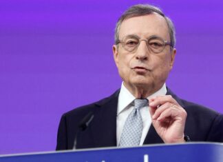 Τα «γκρίζα κοστούμια» που προωθούν τον Ντράγκι ως «σωτήρα» της Ευρώπης