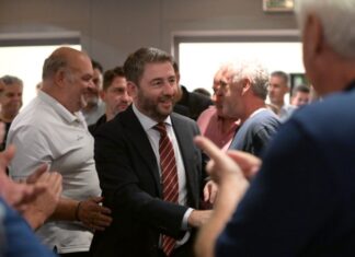 – Zήτω οι χωριάτες!