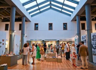 Mε πολύ χρώμα η έκθεση του Εικαστικού Εργαστηρίου του Δήμου Αγρινίου