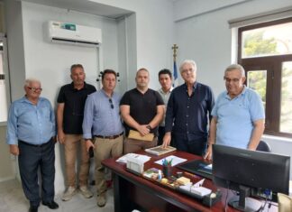 Παράσταση διαμαρτυρίας για το ΕΠΑΛ Καινούργιου στη Διεύθυνση Εκπαίδευσης