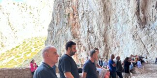 O Αντιπεριφερειάρχης Θανάσης Μαυρομμάτης στο Σπήλαιο του Αγίου Νικολάου στην Βαράσοβα