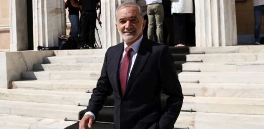 “Γρίφος” Σαλμά για το με ποιο κόμμα θα πολιτευτεί, αλλά θέλει να πολιτευτεί στην Αττική