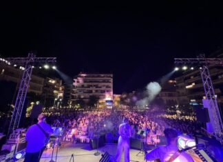 Πλήθος κόσμου στη συναυλία της Μελίνας Ασλανίδου στο Αγρίνιο