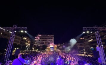 Πλήθος κόσμου στη συναυλία της Μελίνας Ασλανίδου στο Αγρίνιο