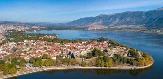 Τριήμερο 28ης Οκτωβρίου: Φθηνοί προορισμοί από Αθήνα και Θεσσαλονίκη για δύο