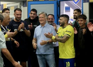 -Ευτυχώς δεν «προλαβαίνουμε» να «πέσουμε», γιατί εσείς παίζετε λες και κάποιος σας έταξε πριμ υποβιβασμού!