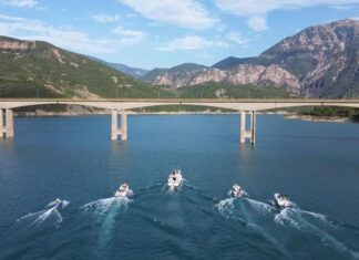 Ξεκινούν μαθήματα ιστιοπλοΐας στη λίμνη Κρεμαστών