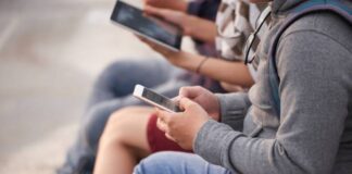 Δυτική Ελλάδα: Πάνω από 350 αποβολές μαθητών για τα κινητά τηλέφωνα