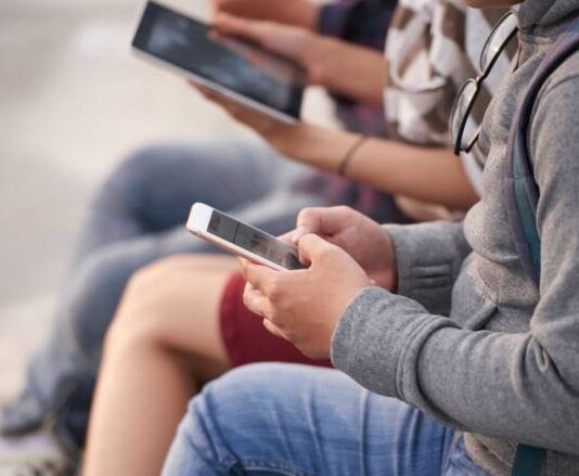 Η έκθεση των παιδιών στα social media αυξάνουν δραματικά τις πιθανότητες θυματοποίησης