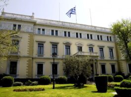 Η “γιορτή” για την Αποκατάσταση της Δημοκρατίας, ως… πασαρέλα αυτοπροβολής