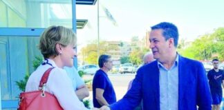 Ο Παπαναστασίου σκοράρει, αλλά η Σδούκου τον βγάζει (κι ας μην είναι) οφσάιντ